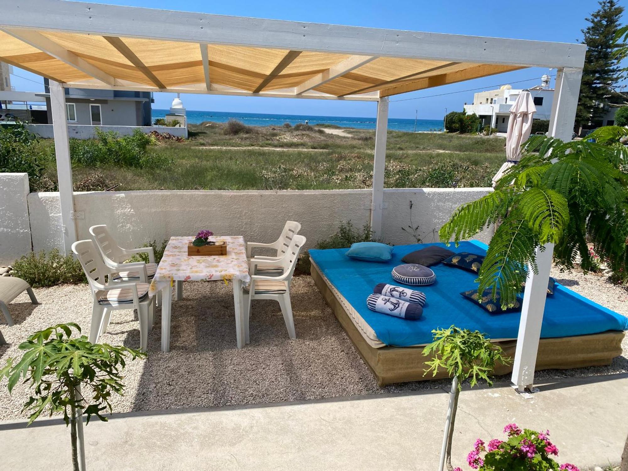 Cozy Beach House Перволия Экстерьер фото
