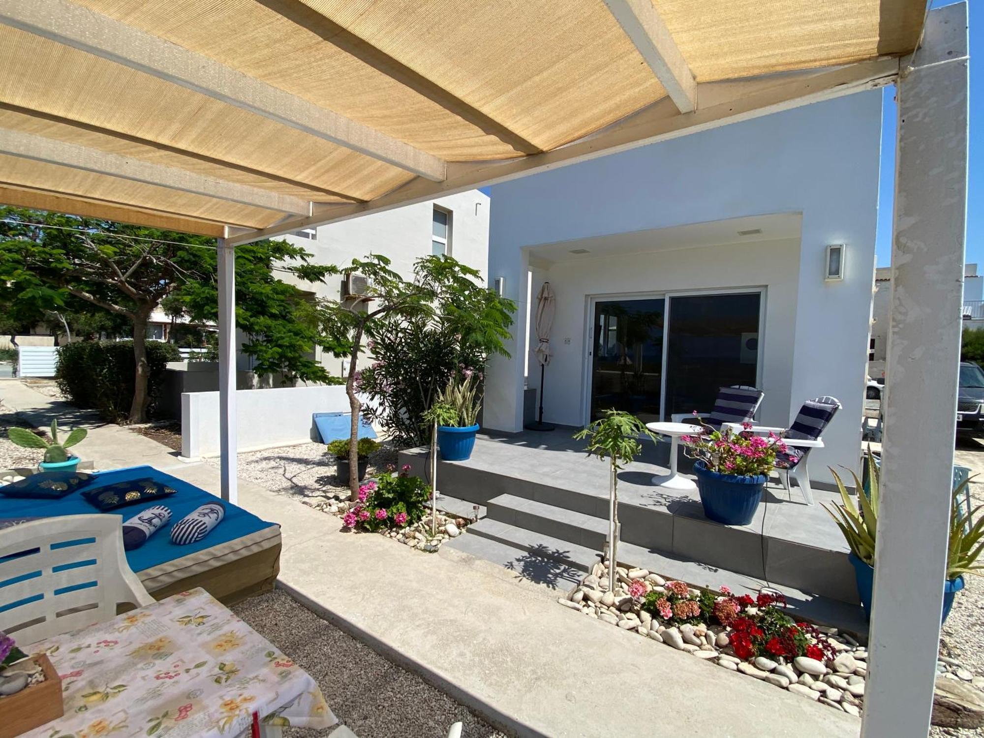 Cozy Beach House Перволия Экстерьер фото