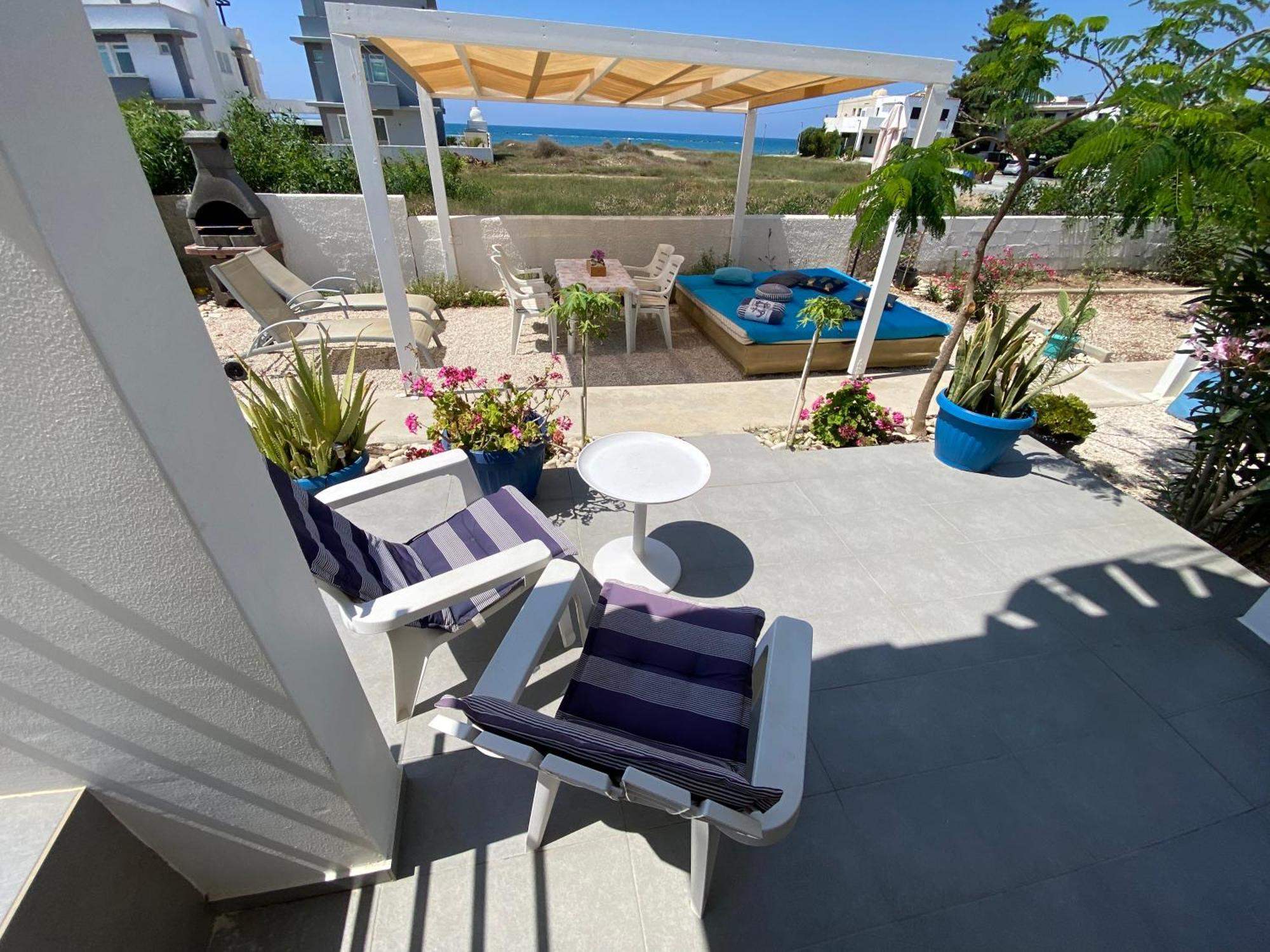 Cozy Beach House Перволия Экстерьер фото