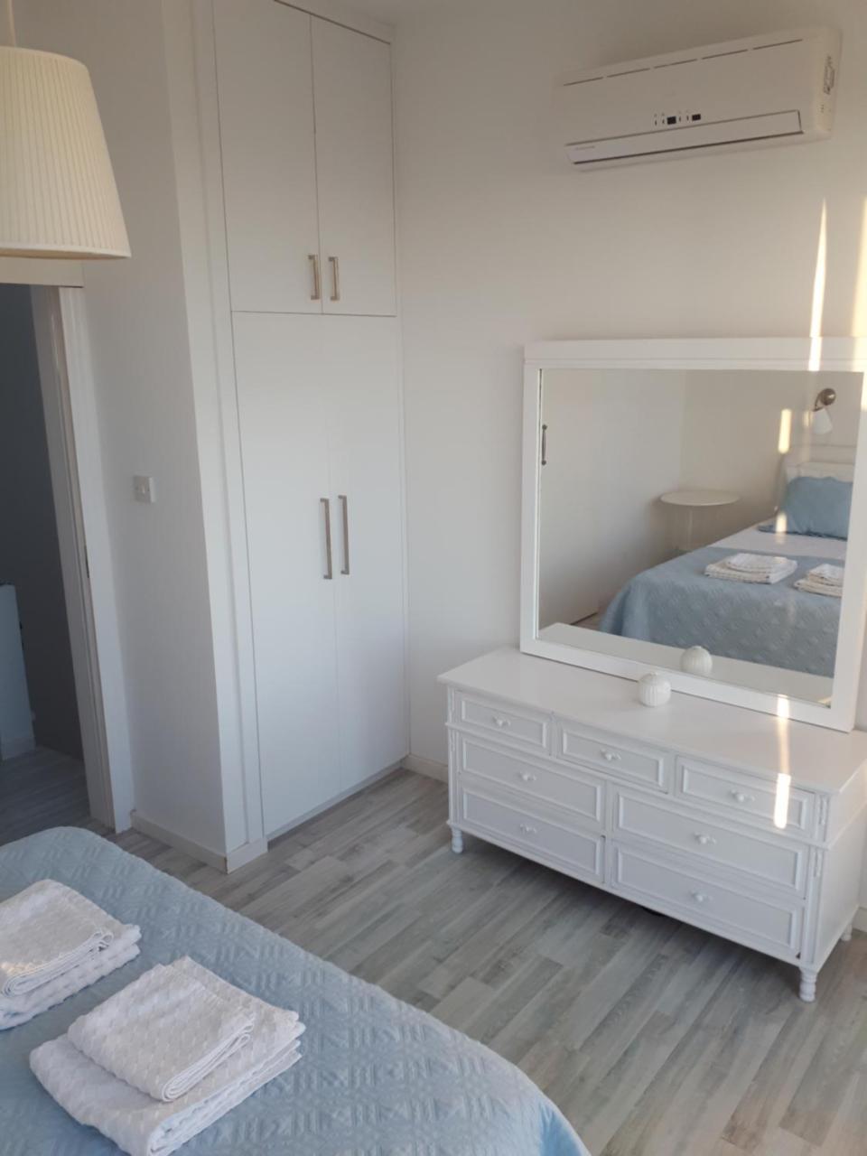 Cozy Beach House Перволия Экстерьер фото